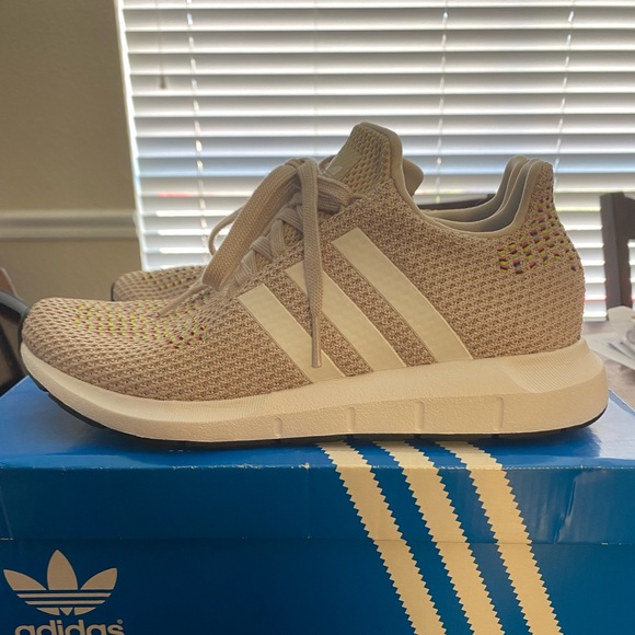 *RARE* Adidas Swift Run Clear Brown White Black Core Size 7.5 - Picture 2 of 7